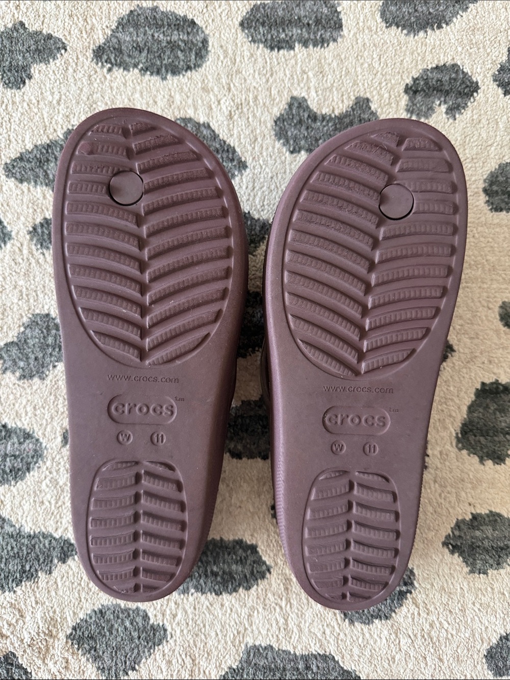 CROCS Women's Maroon Flip Platform Sandals - Picture 2 of 2